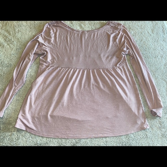 Old Navy maternity shirt - Picture 2 of 3